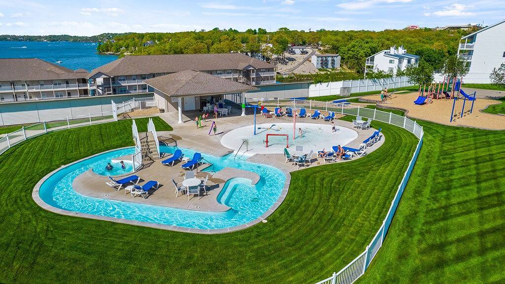 Ganze Wohnung, Atemberaubender Panoramablick - Lands End Condo auf der obersten Etage - 2 Minuten von der Outlet Mall entfernt in Osage Beach, Lake of the Ozarks