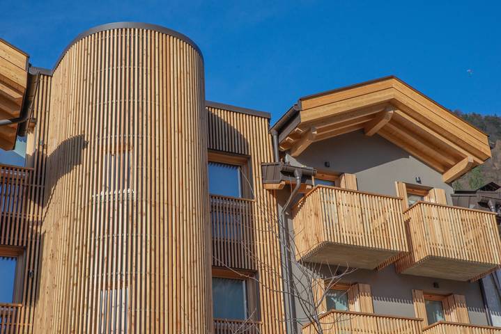 Appartamento intero, Appartamento 'Yellow' con vista sulle montagne, balcone e Wi-Fi in Carisolo, Alpi dell'Adamello e della Presanella