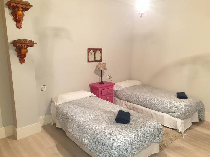 Apartamento entero, Cómodo apartamento en Jaca con piscina, gimnasio y parking in Jaca, Pirineo Aragonés
