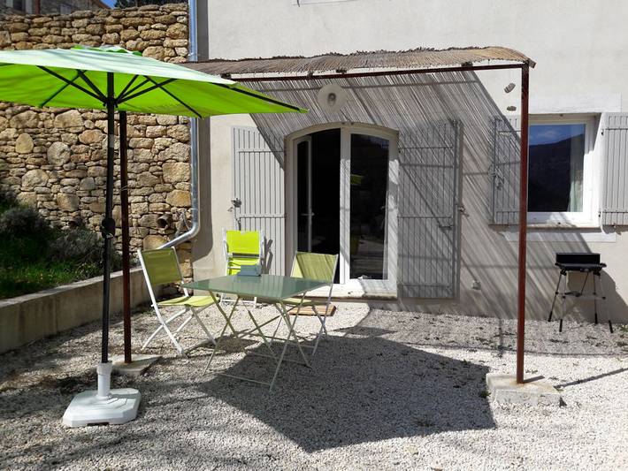 Gîte pour 2 personnes, avec jardin et terrasse