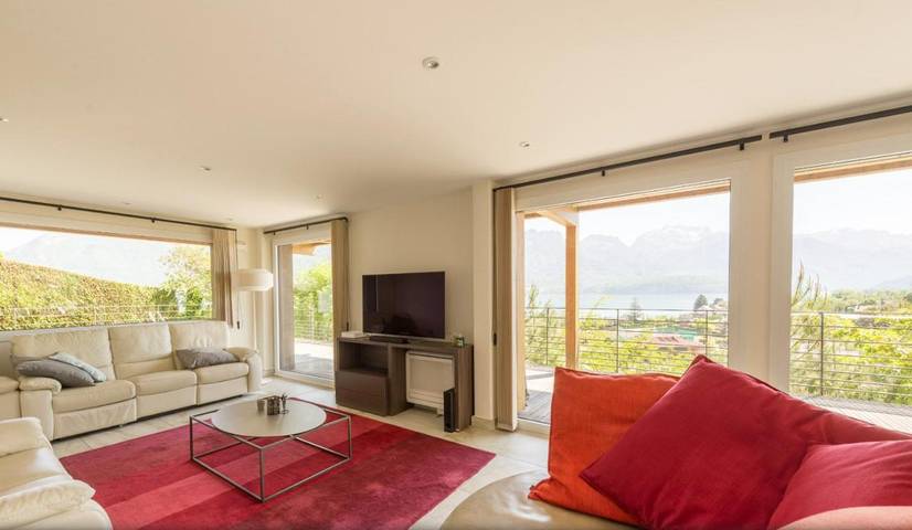 Apartamento de vacaciones para 16 personas, con balcón además de jardín y vistas al lago - 1