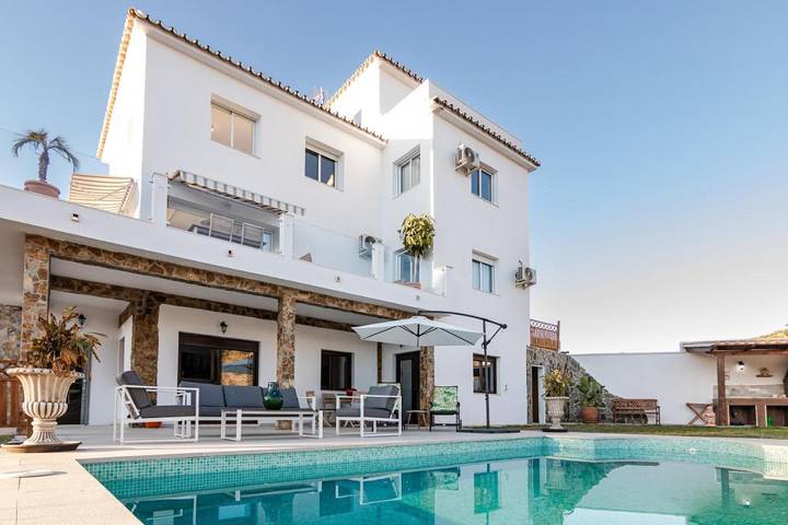 Apartamento para 3 personas, con jardín y piscina en Mezquitilla