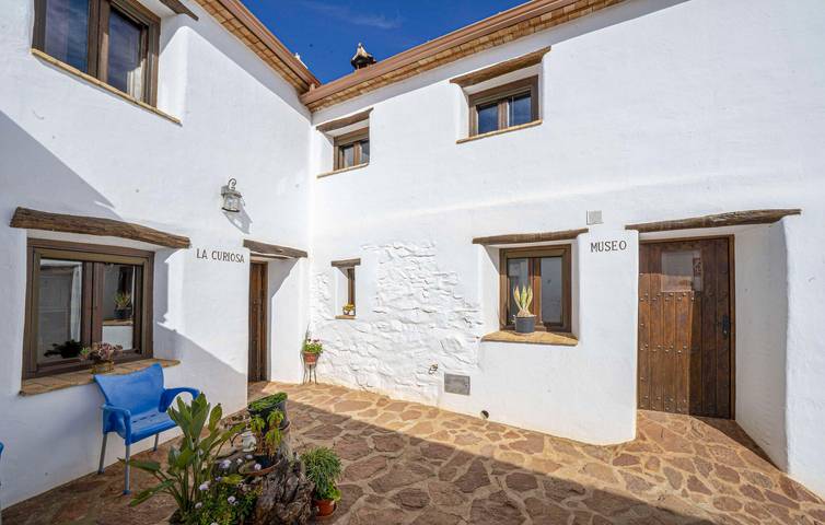 Charming 2-Bedroom Apartment with Pool & Terrace, 2km from Laroya Center in Laroya, Almería Province