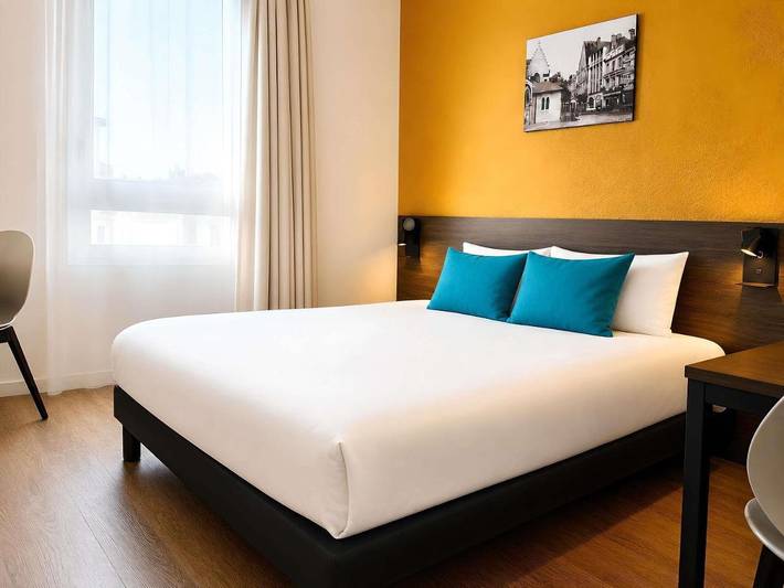 Appart’hôtel pour 2 personnes, avec vue ainsi que piscine et jardin