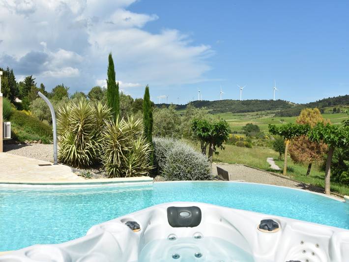 Séjour dans un vignoble avec piscine in Montbrun-des-Corbières, Région de Narbonne