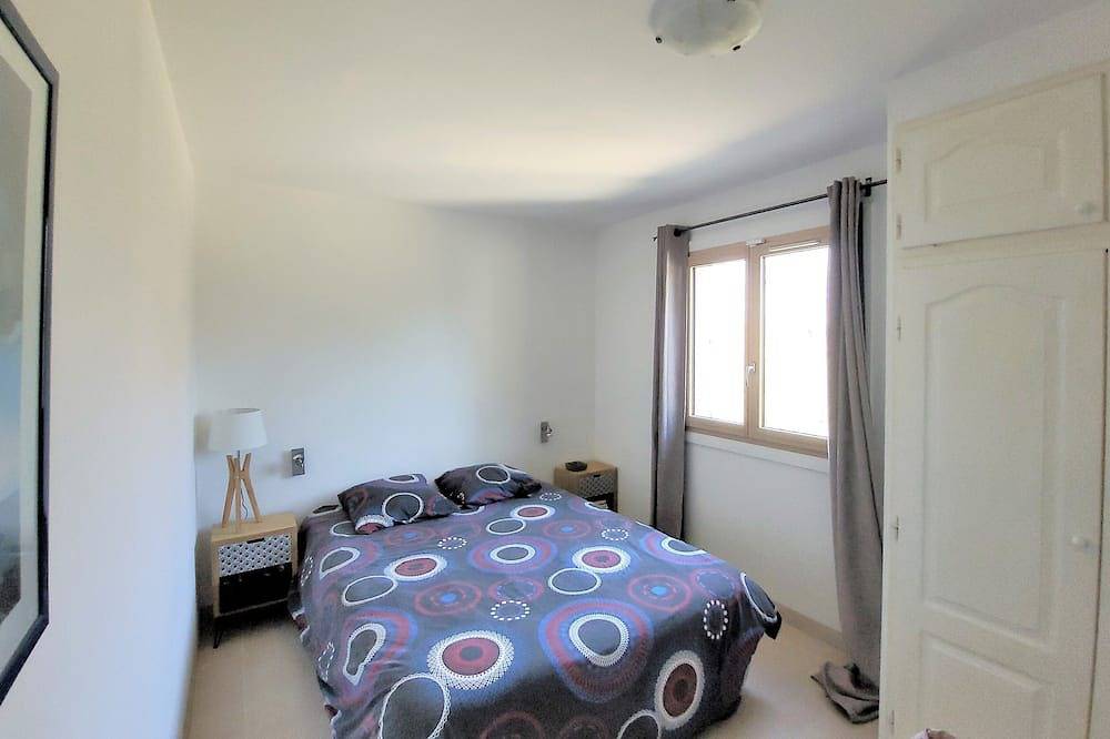 Propriete Familiale 200 m² sur 6000 m Piscine, terrain de boules, jeux d'enfants in Cagnes-sur-Mer, Côte méditerranéenne (France)