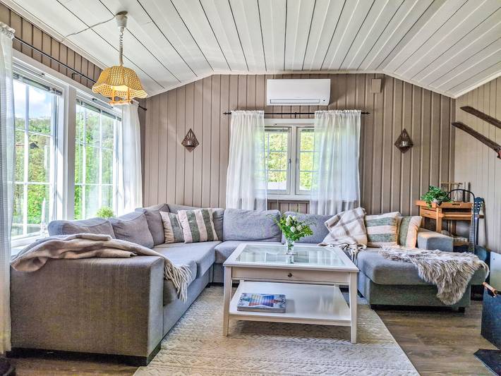 Feriehus for 6 personer med innsjøutsikt in Eikerapen, Åseral