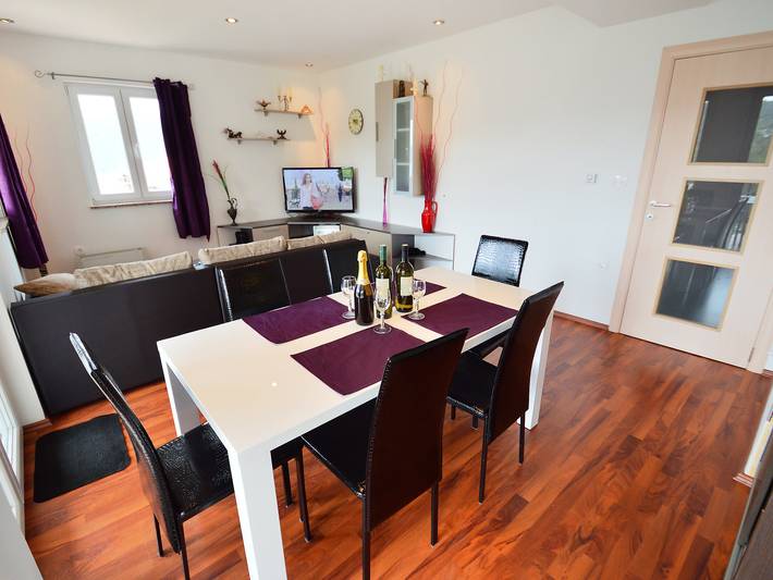 Appartement entier, Šverko in Raša, Côte Est de l'Istrie