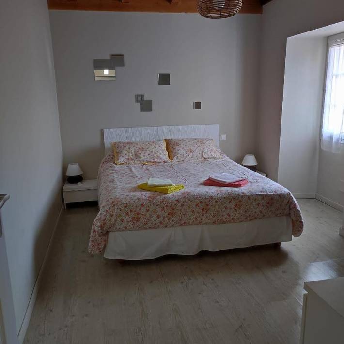 Location de vacances pour 6 personnes, avec Jacuzzi et Terrasse ainsi que Jardin et Piscine à Mendionde
