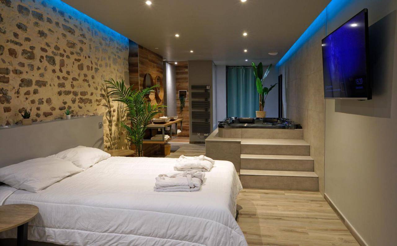 Double Room with Spa Bath in Besançon, Doubs