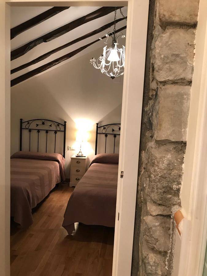 Maison d’hôte pour 8 personnes, avec Terrasse ainsi que Jardin et Vue à Jaca - 2