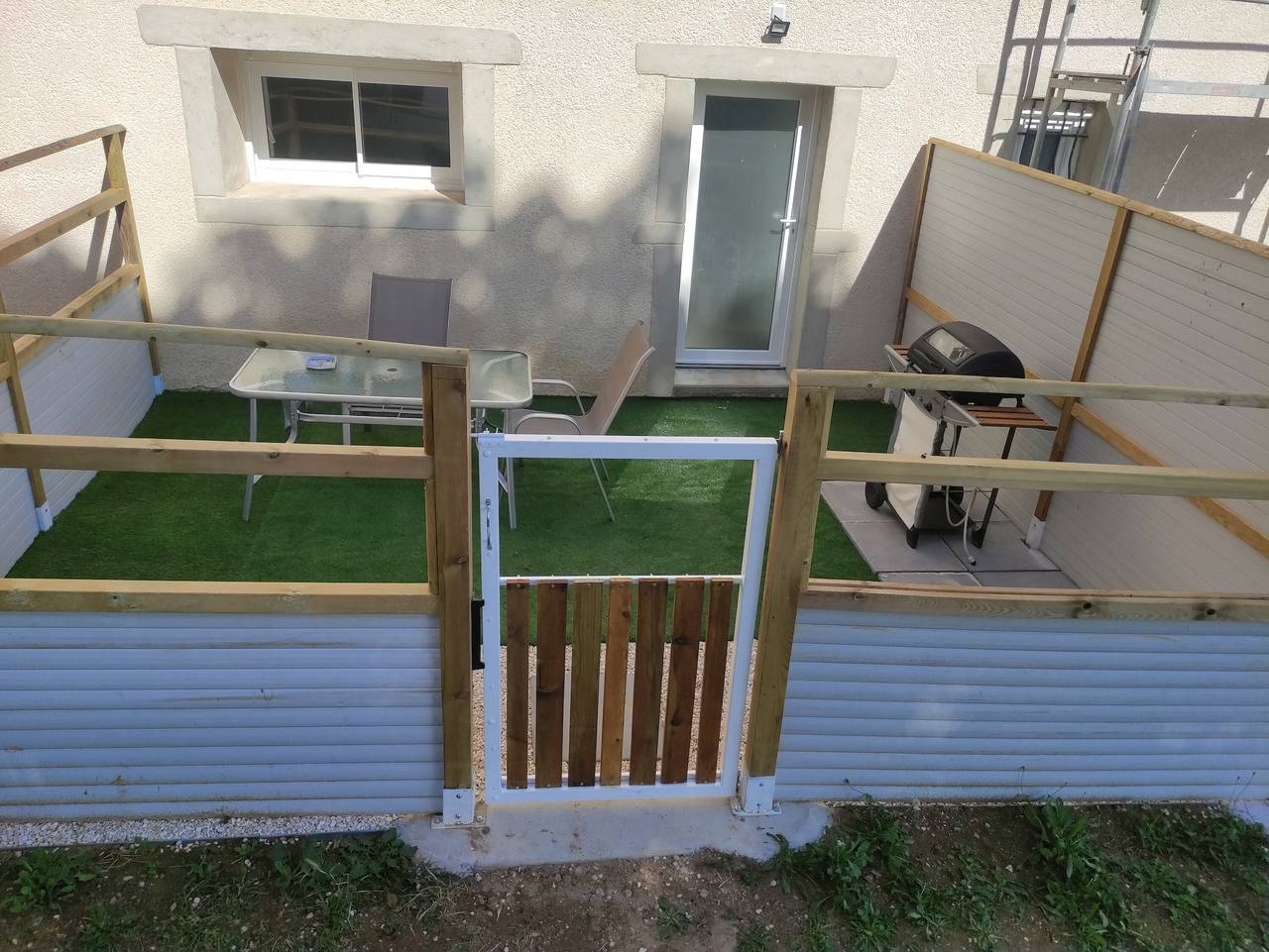 Entire apartment, Apartment "Chez Nono Et Vero" with Mountain View, Private Terrace and Wi-Fi in Vienne region