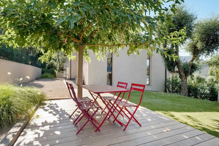 Moderne Luxusvilla Corian mit allem Komfort im Herzen des Esterel-Gebirges in Les Adrets-de-l'Estérel, Mittelmeerküste (Frankreich)