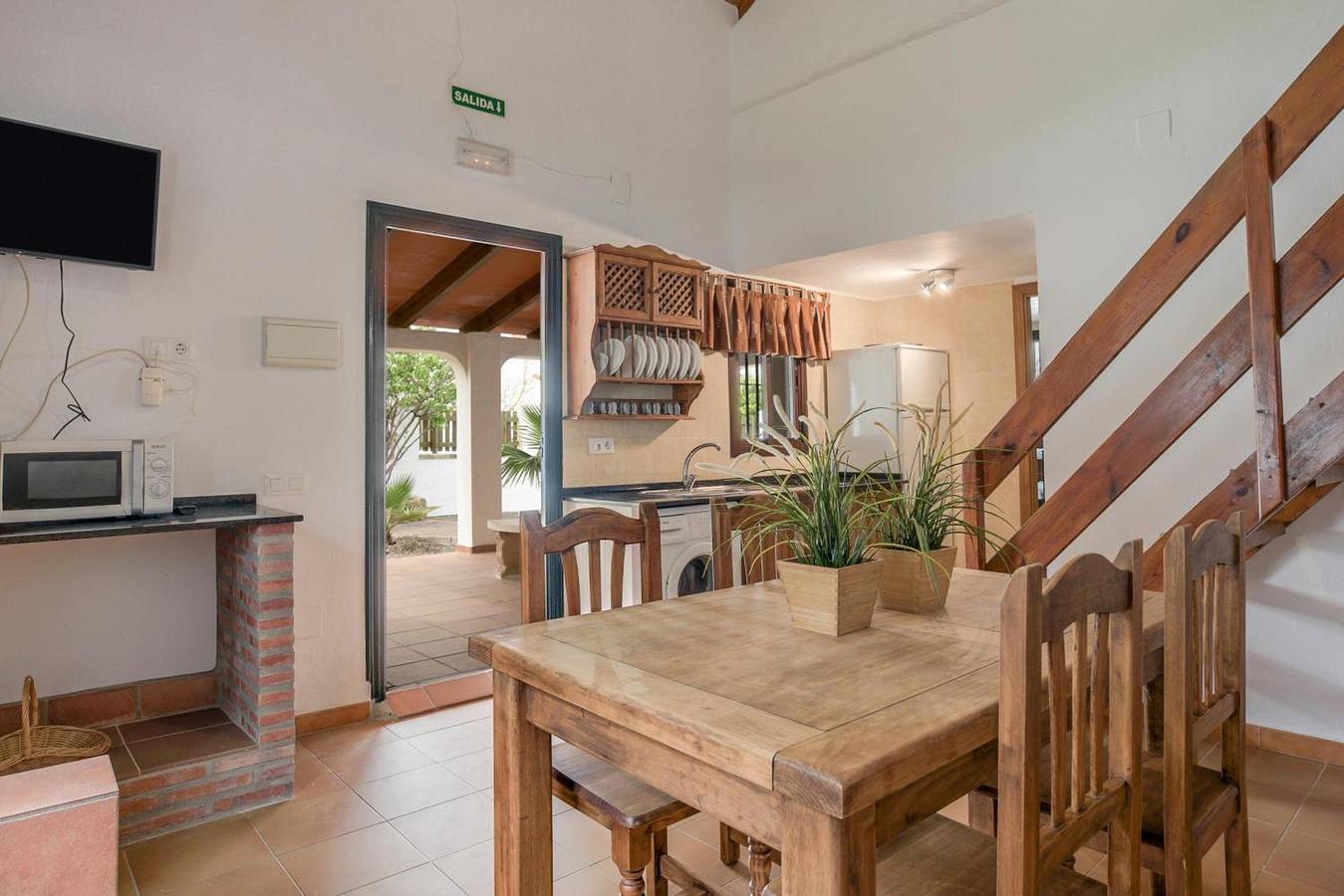 Holiday Home 'Miguelin 1' with Shared Pool, Wi-Fi and Air Conditioning in Playa de Zahora, Barbate