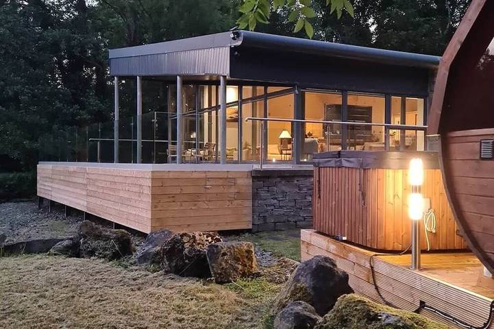 Vacation rental for 10 people, with balcony and yard in County Cavan