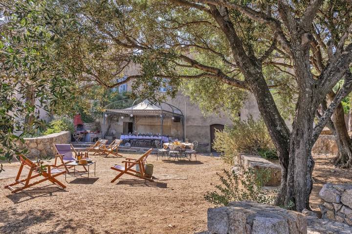 Location de vacances pour 10 personnes, avec piscine ainsi que terrasse et jardin, animaux acceptés à Corbara - 4