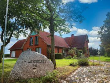 Ferienhaus für 14 Personen, mit Terrasse und Sauna sowie Whirlpool, kinderfreundlich in Hohendorf (bei Wolgast)