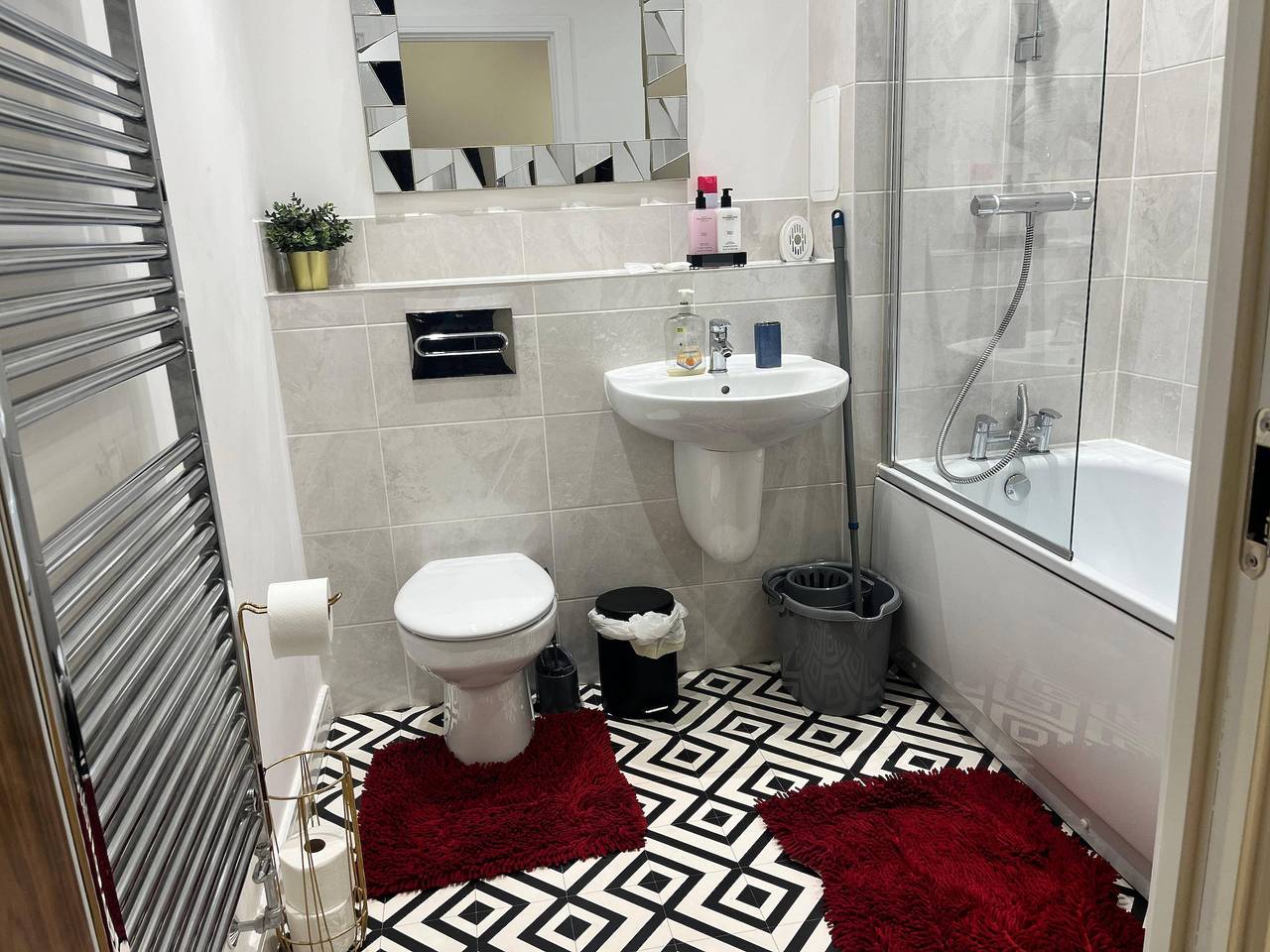 Ganze Ferienwohnung, Prime Location - Apt - Stay 4 - Lakeside - Parking in Thurrock