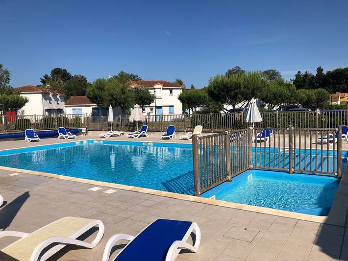 Maison de vacances pour 4 personnes, avec Terrasse ainsi que Jardin et Piscine