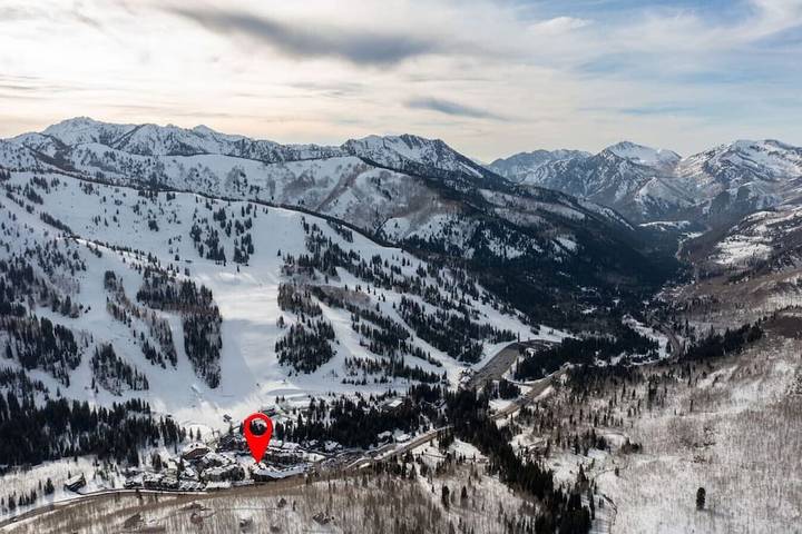 Location de vacances pour 5 personnes, avec balcon et jacuzzi ainsi que sauna et piscine à Solitude