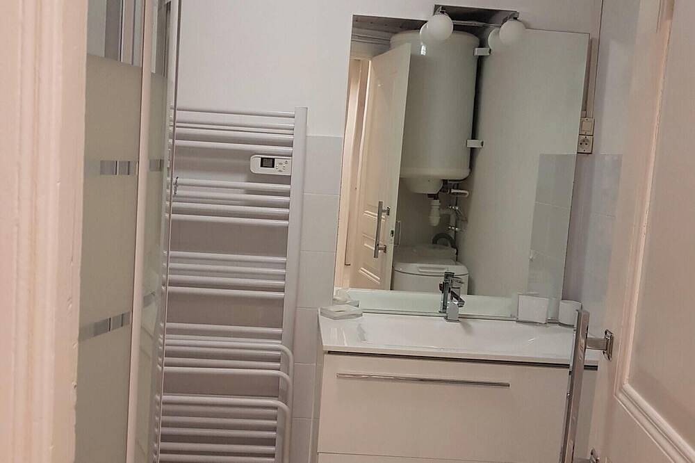 Entire apartment, Homerez - Apartment Langogne + Terrace in Langogne, Mende region
