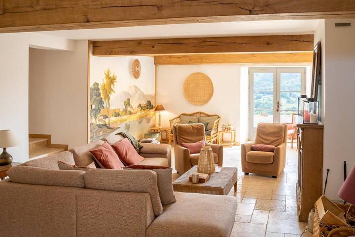 Location de vacances pour 15 personnes, avec vue ainsi que jardin et piscine, animaux acceptés à Désaignes - 4