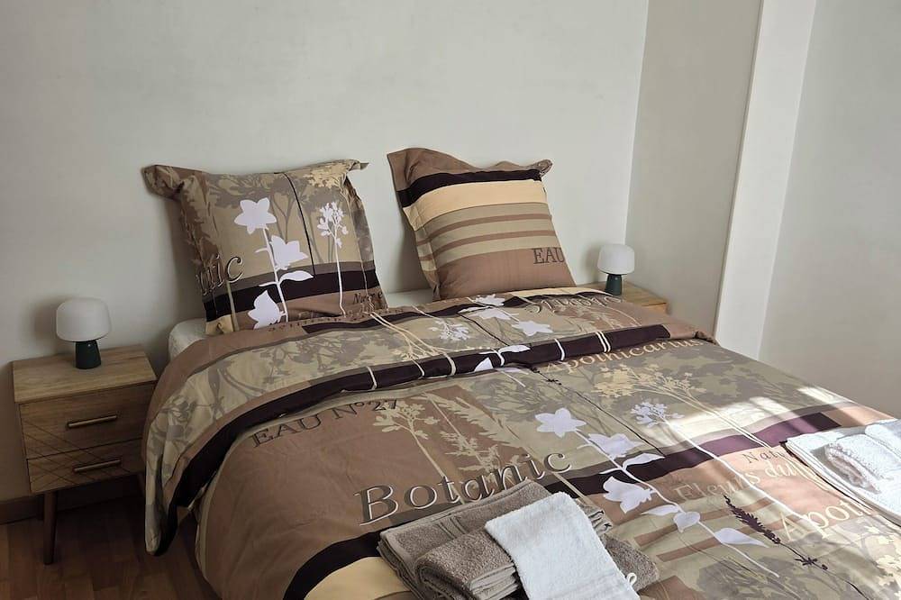 Entire apartment, Sejour eau vive, 3 bedrooms Near metro and créteil village in Créteil, Val-de-Marne