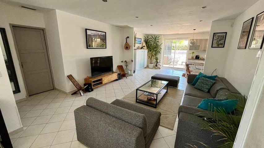 Location de vacances pour 6 personnes, avec vue ainsi que piscine et jardin, animaux acceptés à Velaux - 2