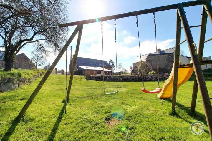 Location de vacances pour 8 personnes, avec terrasse et jardin, animaux acceptés à Kerien - 4