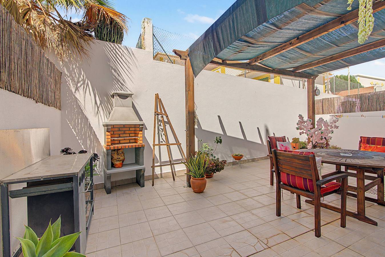 Ganze Wohnung, Apartment 'Magnolia' mit privater Terrasse, Wlan und Klimaanlage in Tavira, Tavira (Santa Maria)