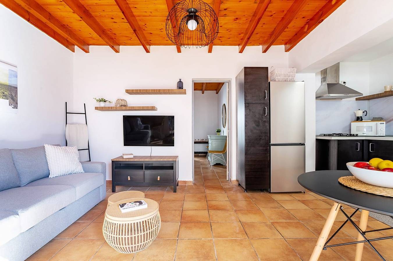 Apartamento inteiro, Apartamento de férias 'Casa Tagaide' com terraço partilhado, jardim partilhado e acesso Wi-Fi in Blanca Beach, Yaiza