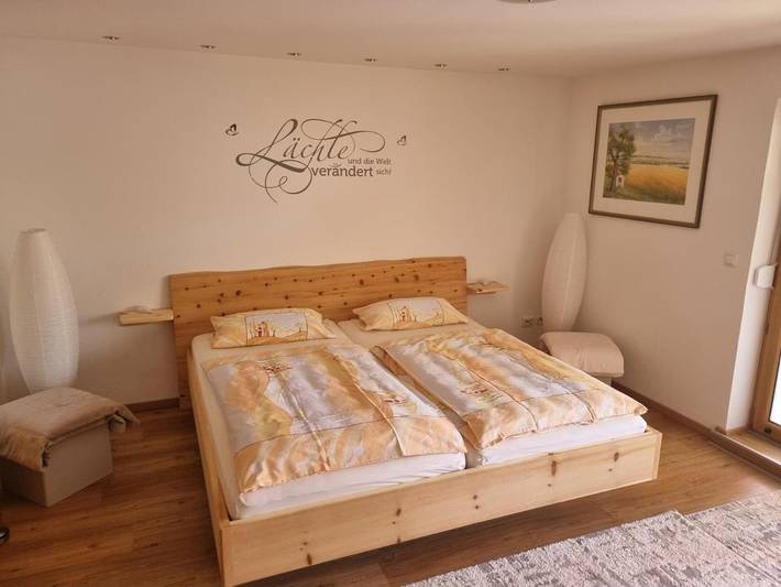 Ferienwohnung für 2 Personen, mit Terrasse und Garten sowie Ausblick in Straubing