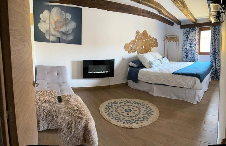 Casa rural para 10 personas, con jacuzzi además de balcón y jardín en Bercimuel