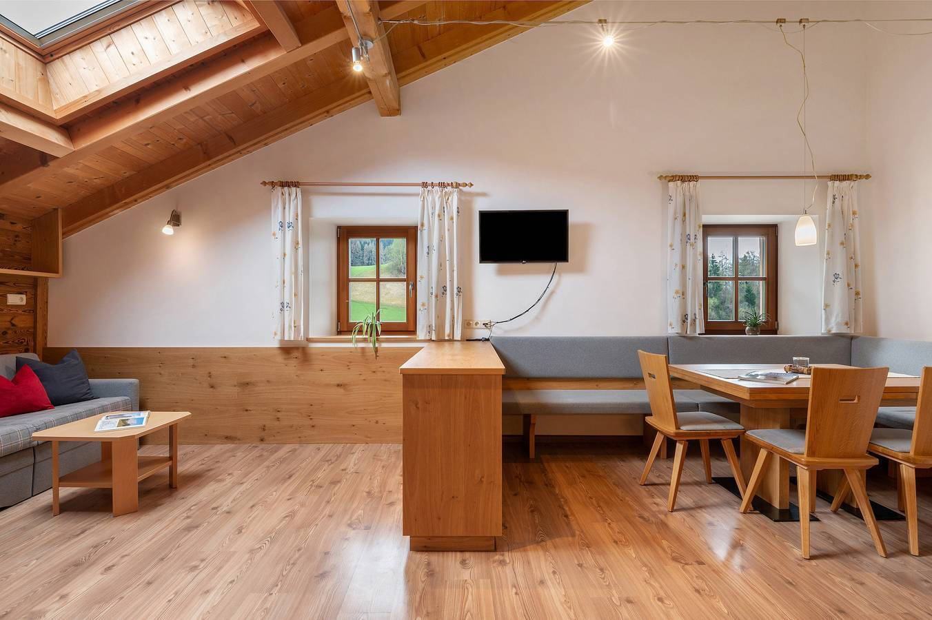 Appartamento intero, Appartamento 'Schgagul Puflatsch' con vista sulle montagne, giardino in comune e Wi-Fi in Tiosels, Castelrotto