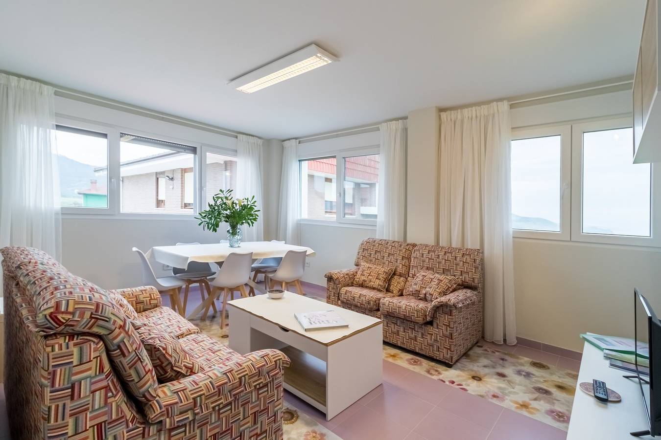 Appartamento intero, Appartamento 'Gloria-Patchwork' con vista sul mare, giardino in comune e Wi-Fi in Santillana del Mar, Costa cantabrica