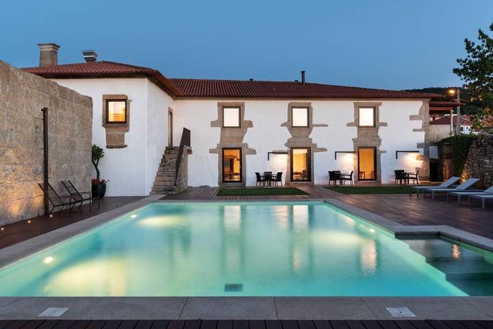 Gîte pour 2 personnes, avec Terrasse et Jardin ainsi que Piscine et Vue dans Felgar
