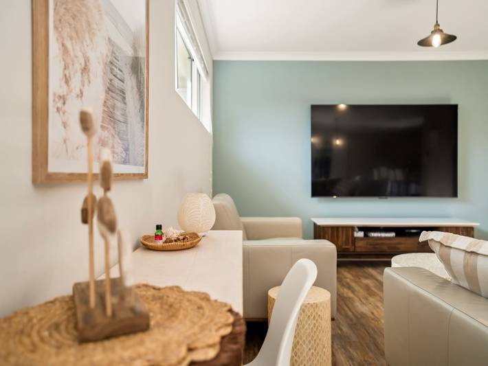 Ganze Wohnung, Copilot said:  Luxuriöses 5-Schlafzimmer-Familienhaus am Wasser nahe Mandurah in Mandurah, Western Australia