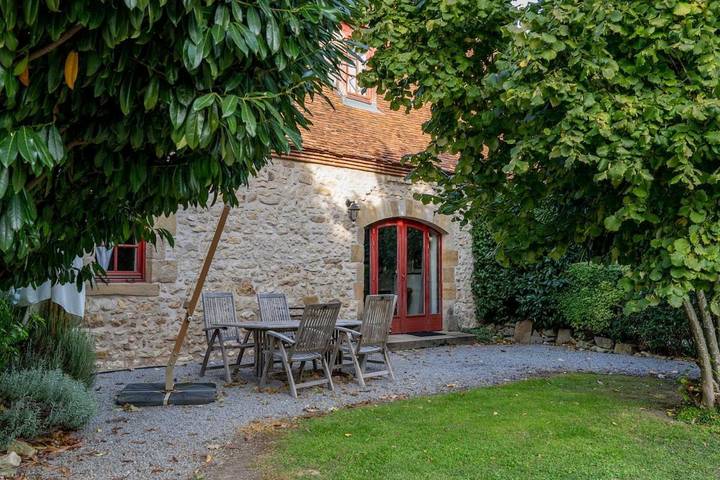 Location de vacances pour 6 personnes, avec terrasse ainsi que piscine et jacuzzi, animaux acceptés à Souvigny - 2