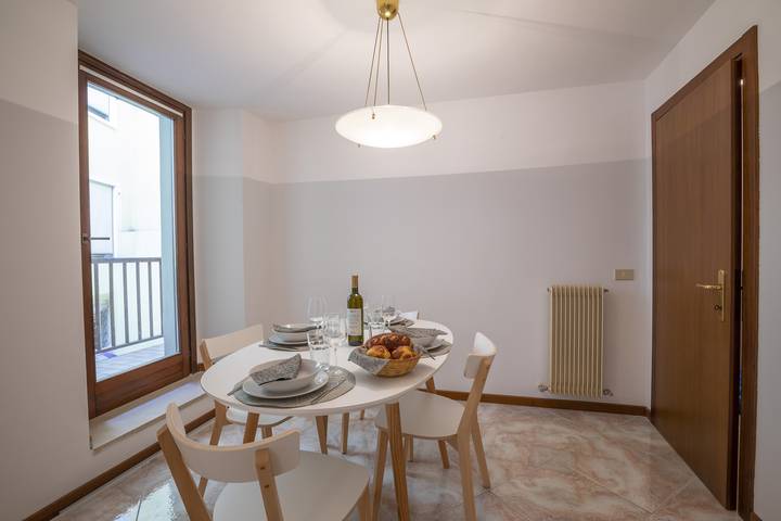 Appartement entier, Cozy Apartment In The Heart Of Riva in Riva del Garda, Montagnes autour du lac de Garde