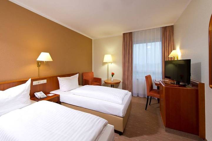 Inviting Room Near Marken Outlets & Local Landmarks - ideal for Weekend Getaway in Schwarzheide, Naturpark niederlausitzer heidelandschaft (Brandenburg)