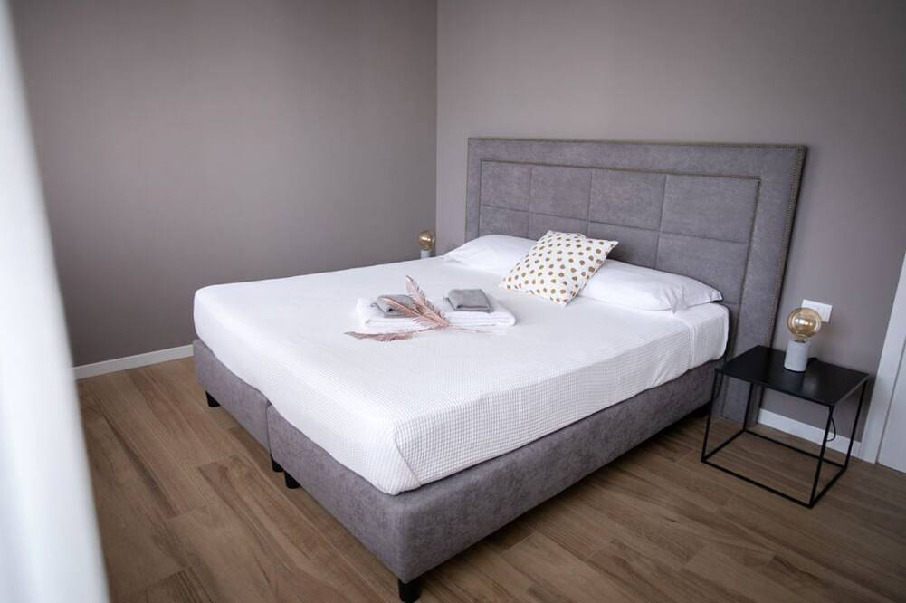 Ganze Wohnung, Two-Room Dovegrey Apartment In Donizetti Royal in Bergamo, Bergamo Provinz