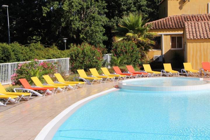 Camping pour 6 personnes, avec Terrasse et Jardin ainsi que Piscine et Sauna