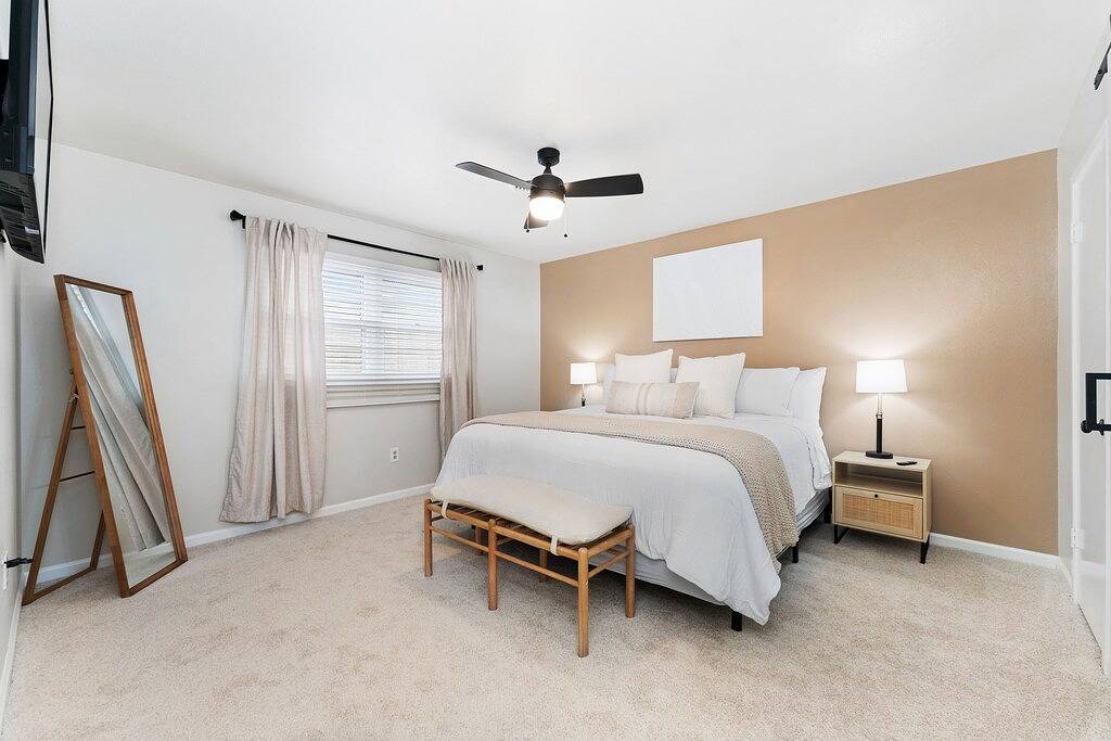 Self Check-in #2 - Full Kitchen - Modern Design - Central in Lubbock, Lubbock County