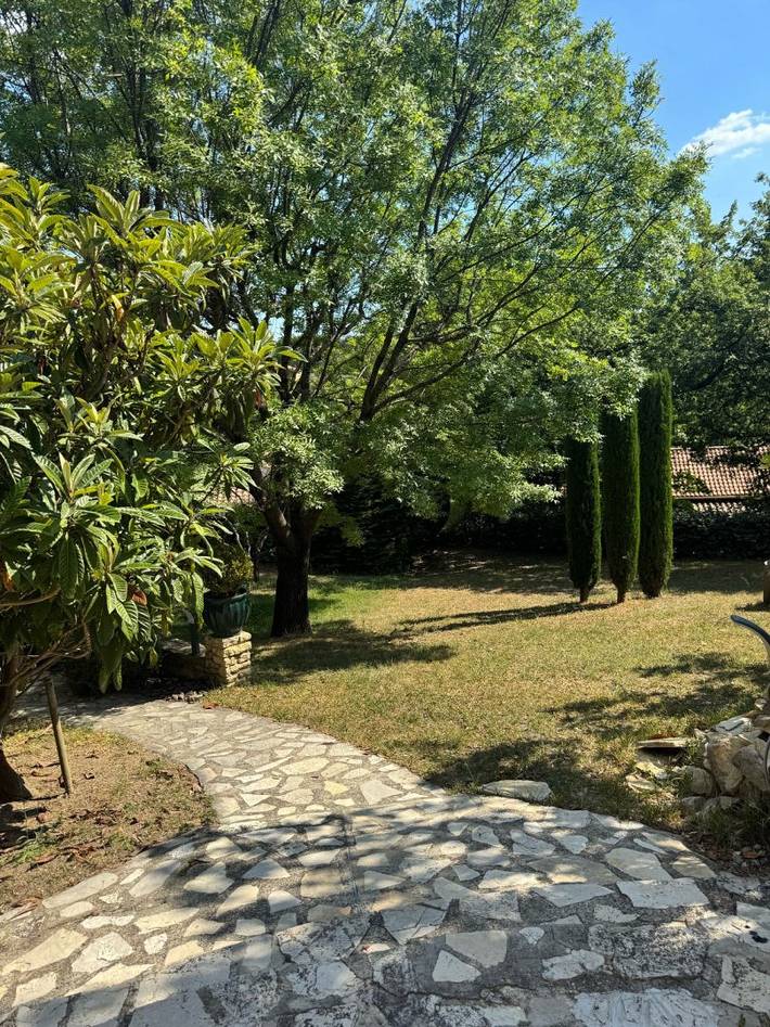 Location de vacances pour 2 personnes, avec jardin ainsi que jacuzzi et piscine, animaux acceptés dans Parc naturel régional du Mont-Ventoux - 4