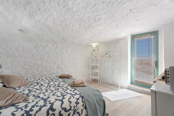 Estudio entero, Estudio vacacional 'Cueva Sol' con vistas al mar, piscina compartida y Wi-Fi in La Zarza (Canary Islands), Fasnia