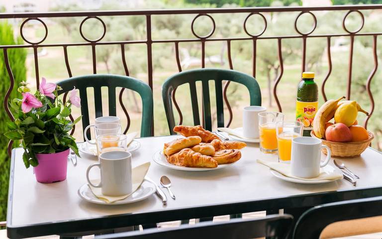Gîte pour 6 personnes, avec piscine à Paradou
