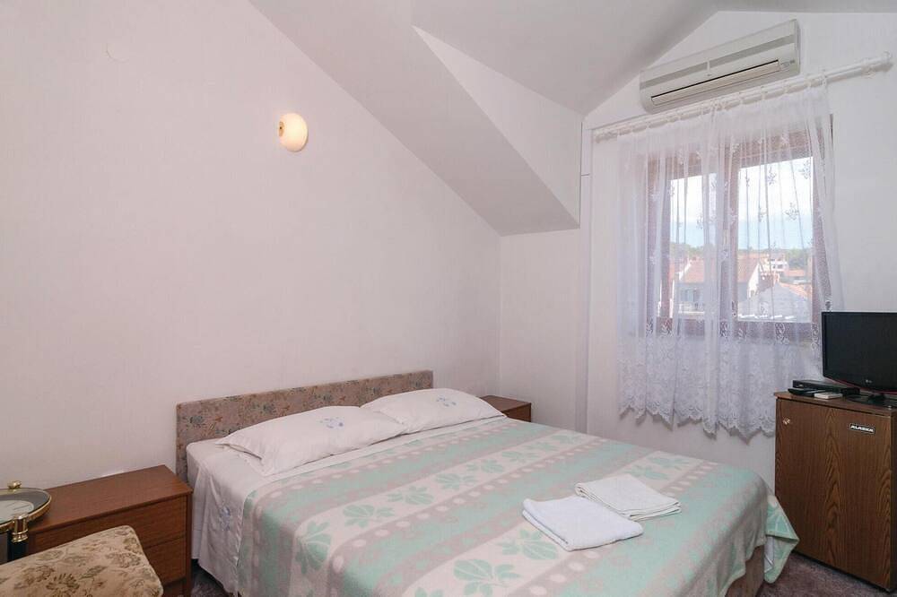 Apartamento entero, Bonito apartamento en Supetar con vistas al mar. in Supetar, Brac