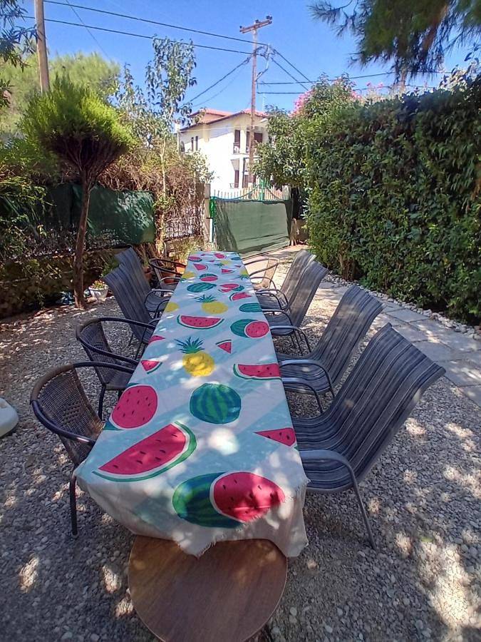 Gîte pour 8 personnes, avec vue et jardin, adapté aux familles dans Ormos Panagias - 3