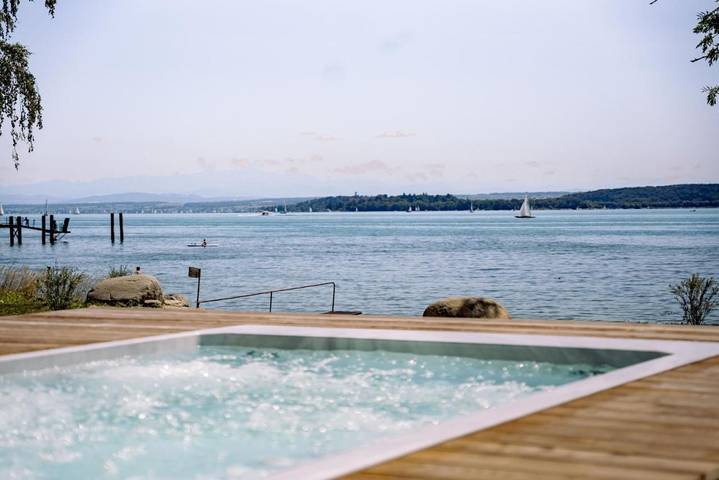 Villa für 8 Personen, mit Whirlpool und Terrasse sowie Garten und Sauna am Bodensee