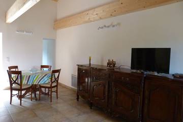 Gîte pour 2 personnes, avec jardin à Levie